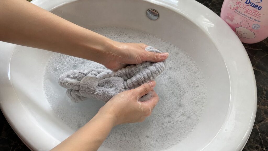 Reusable spa accessory drying after washing
