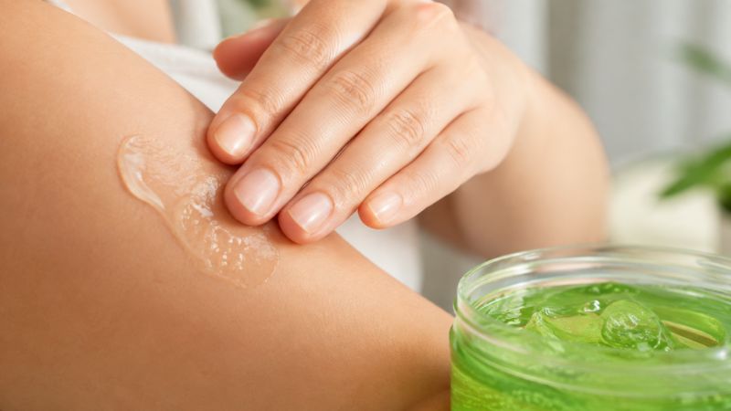  gel being applied to the face for soothing hydration