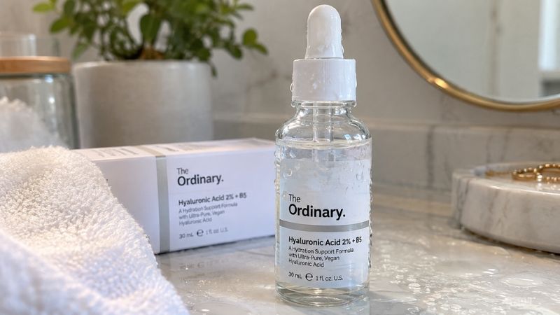 Hyaluronic acid serum for hydrated and smooth skin